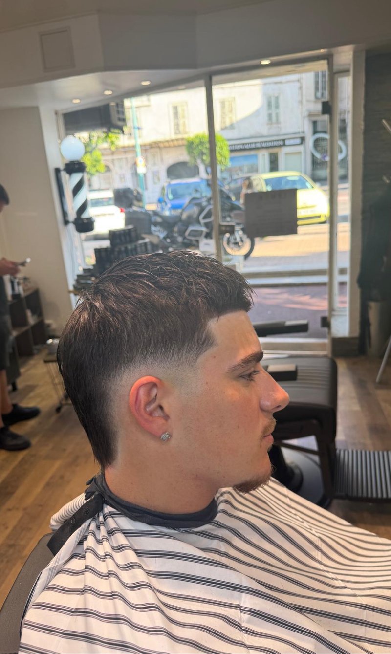 Coupe après : dégradé et contours nets réalisés chez Lemon Barber